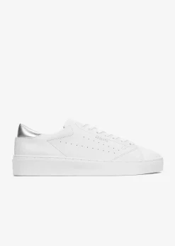 Court Sneaker