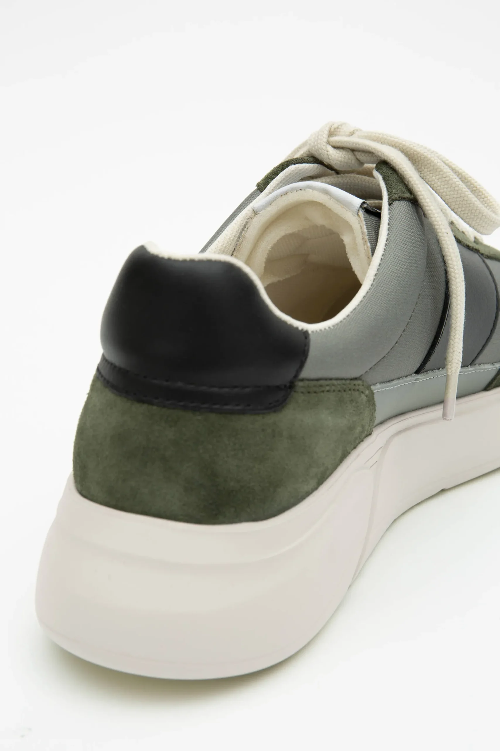 Genesis Vintage Runner